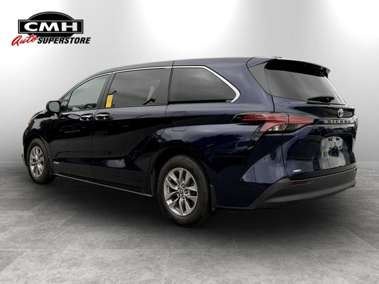 2021 Toyota Sienna XLE  **CLEAN CARFAX - HYBRID** Photo3