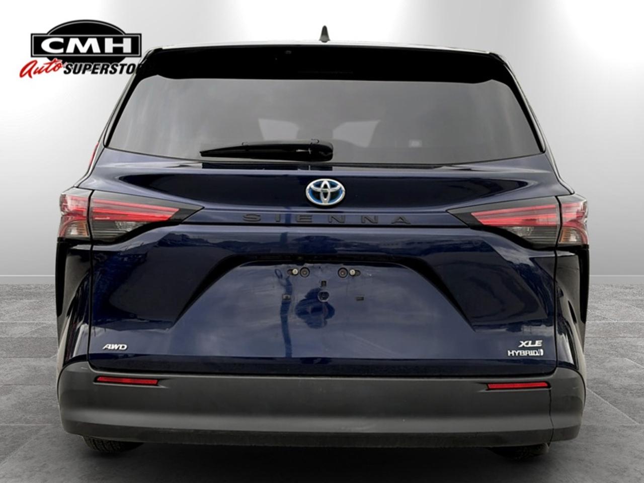2021 Toyota Sienna XLE  **CLEAN CARFAX - HYBRID** Photo