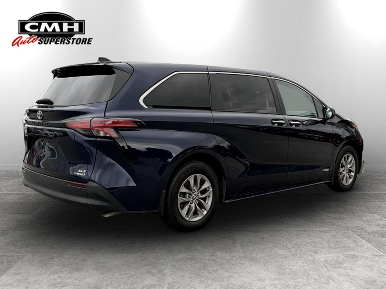 2021 Toyota Sienna XLE  **CLEAN CARFAX - HYBRID** Photo