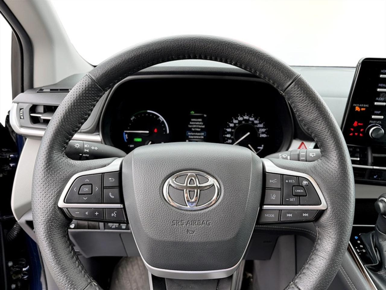 2021 Toyota Sienna XLE  **CLEAN CARFAX - HYBRID** Photo