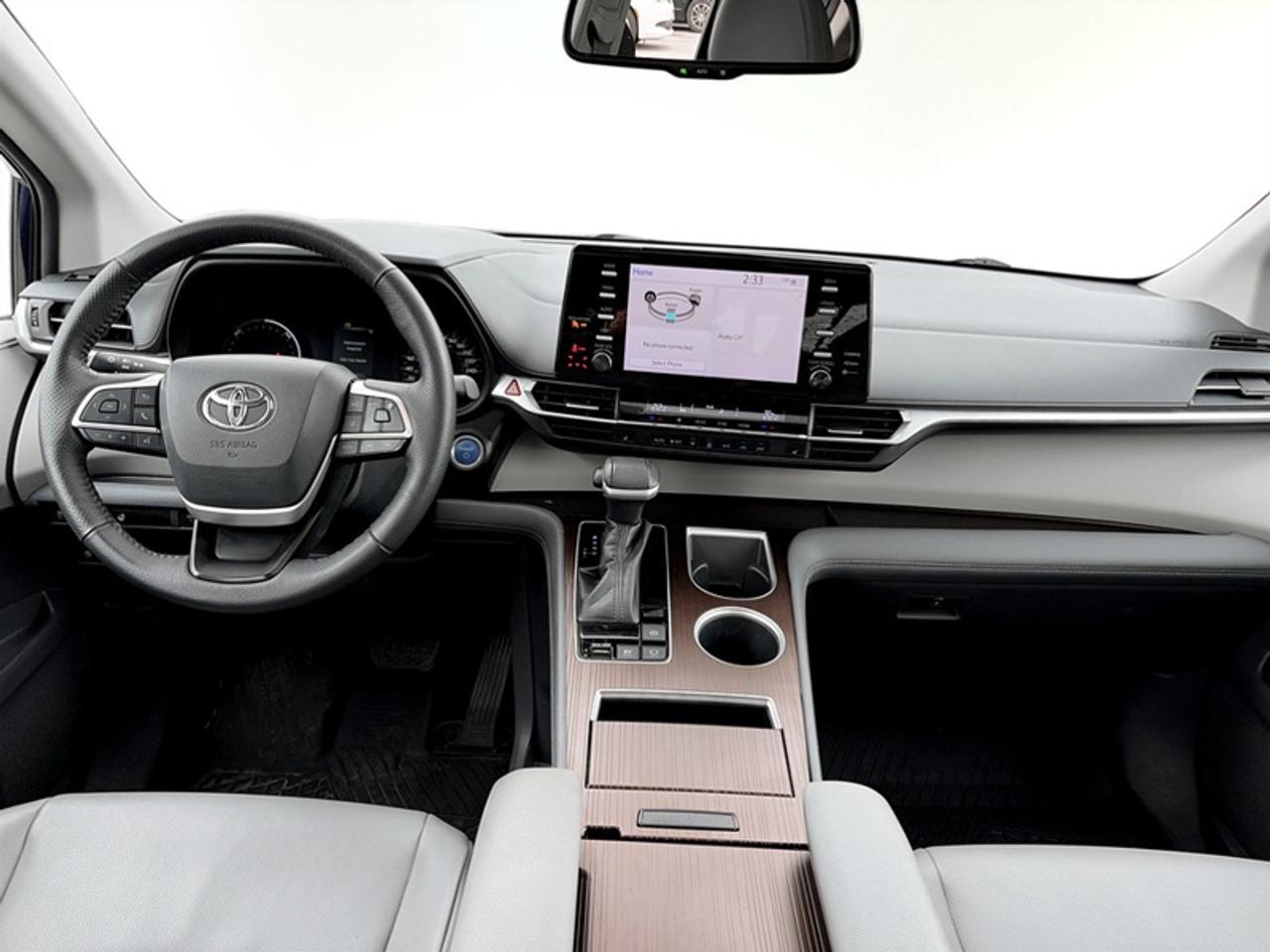 2021 Toyota Sienna XLE  **CLEAN CARFAX - HYBRID** Photo