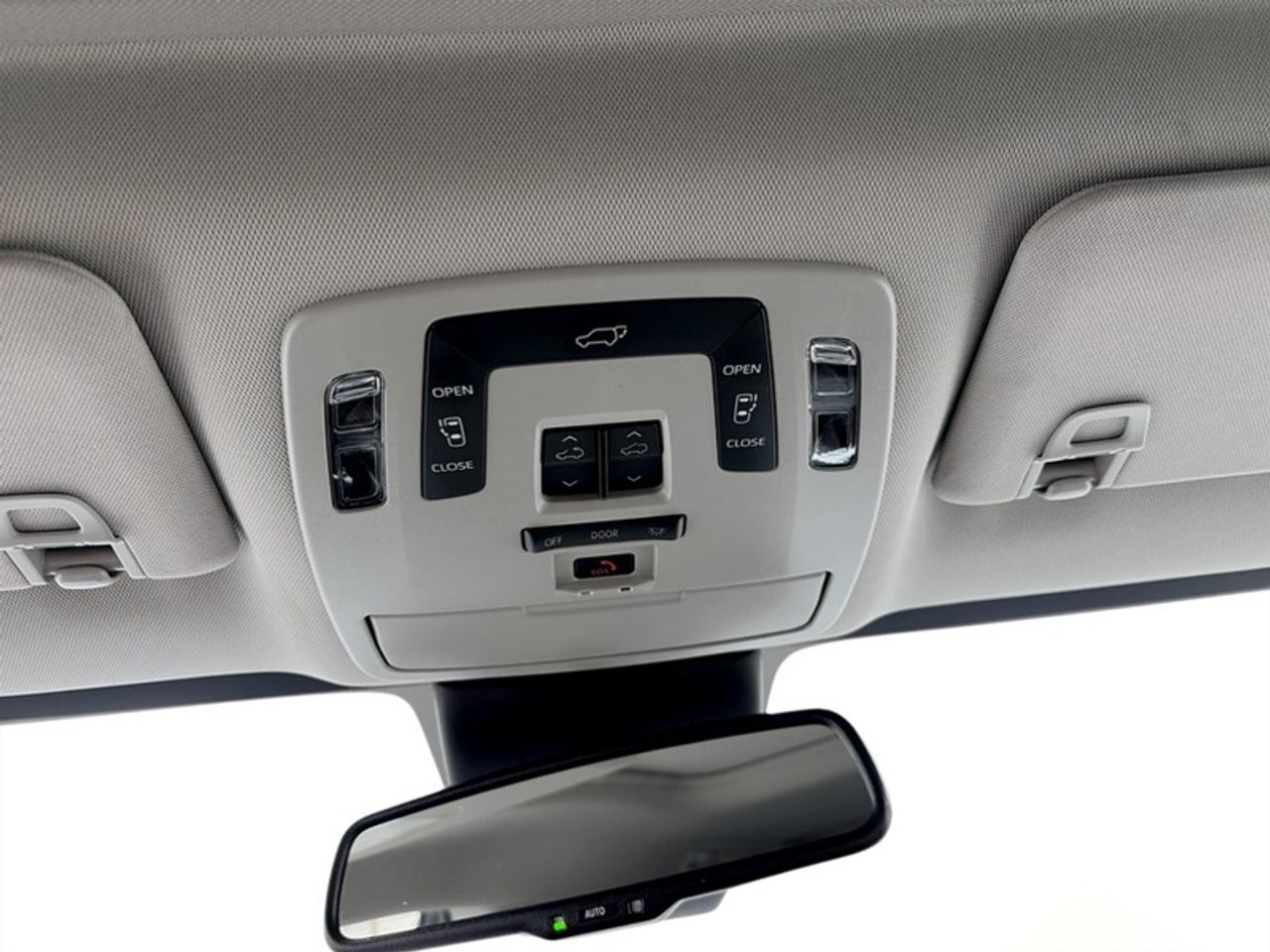 2021 Toyota Sienna XLE  **CLEAN CARFAX - HYBRID** Photo