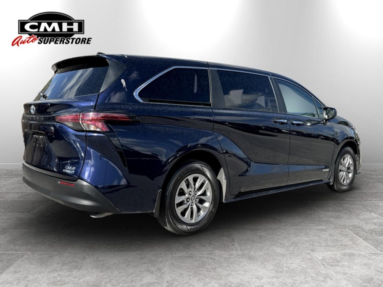 2021 Toyota Sienna XLE  **CLEAN CARFAX - HYBRID** Photo