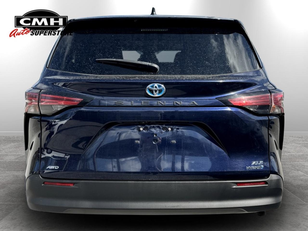 2021 Toyota Sienna XLE  **CLEAN CARFAX - HYBRID** Photo