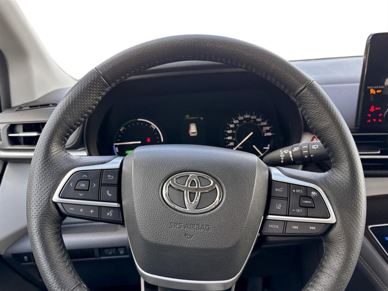 2021 Toyota Sienna XLE  **CLEAN CARFAX - HYBRID** Photo