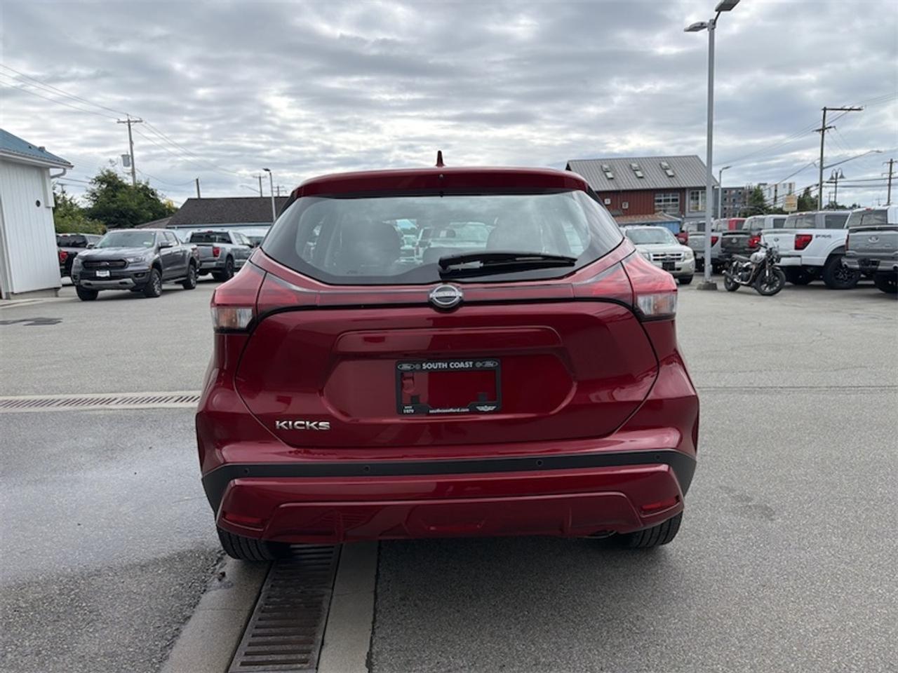 2025 Nissan Kicks Play SV  - Heated Seats -  Apple CarPlay Photo3