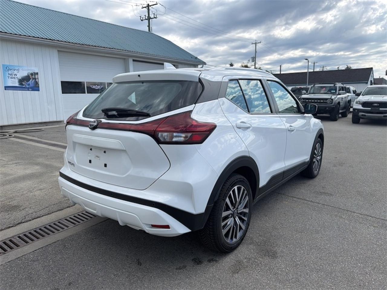 2025 Nissan Kicks Play SV  - Heated Seats -  Apple CarPlay Photo4