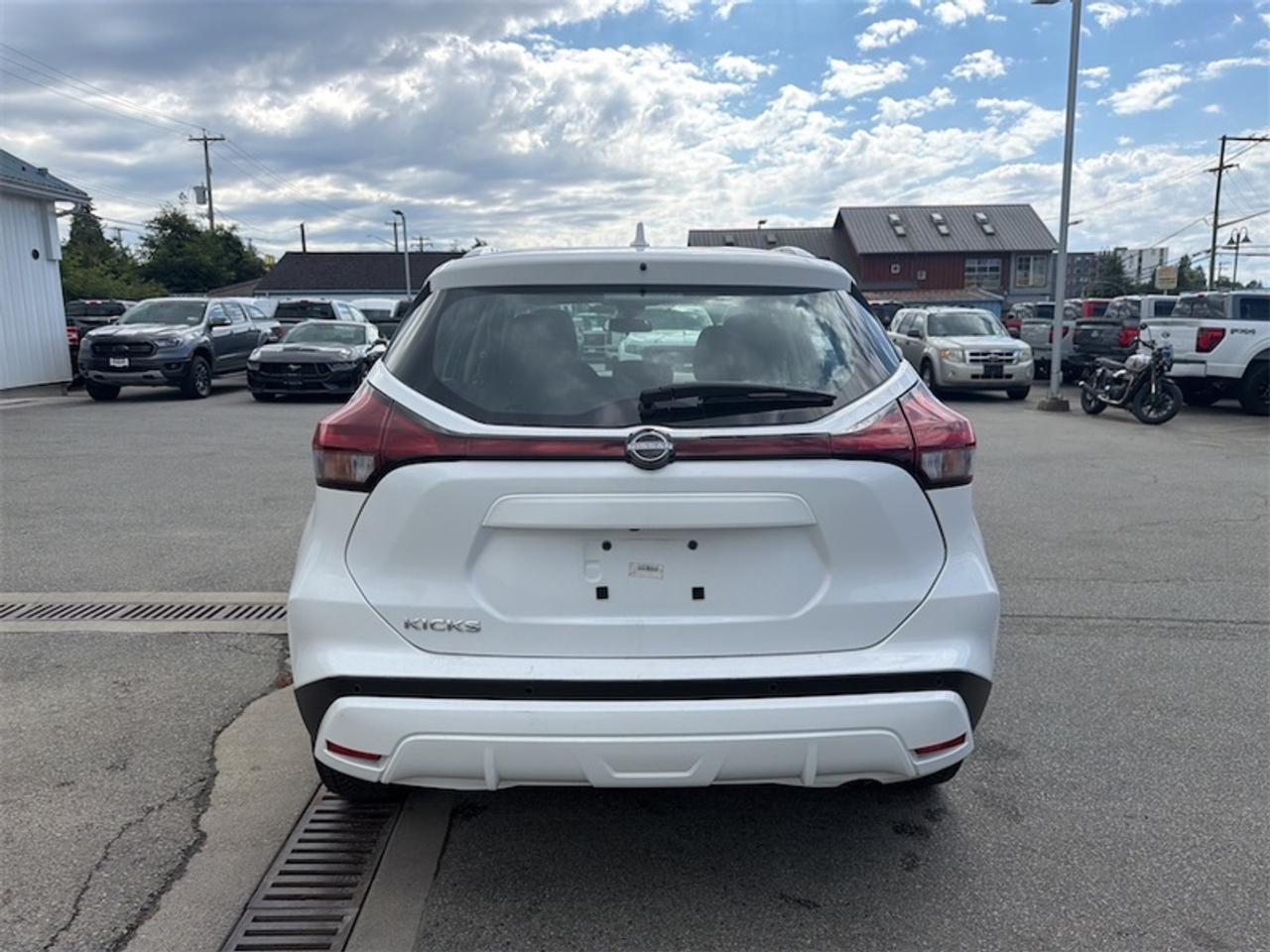 2025 Nissan Kicks Play SV  - Heated Seats -  Apple CarPlay Photo3