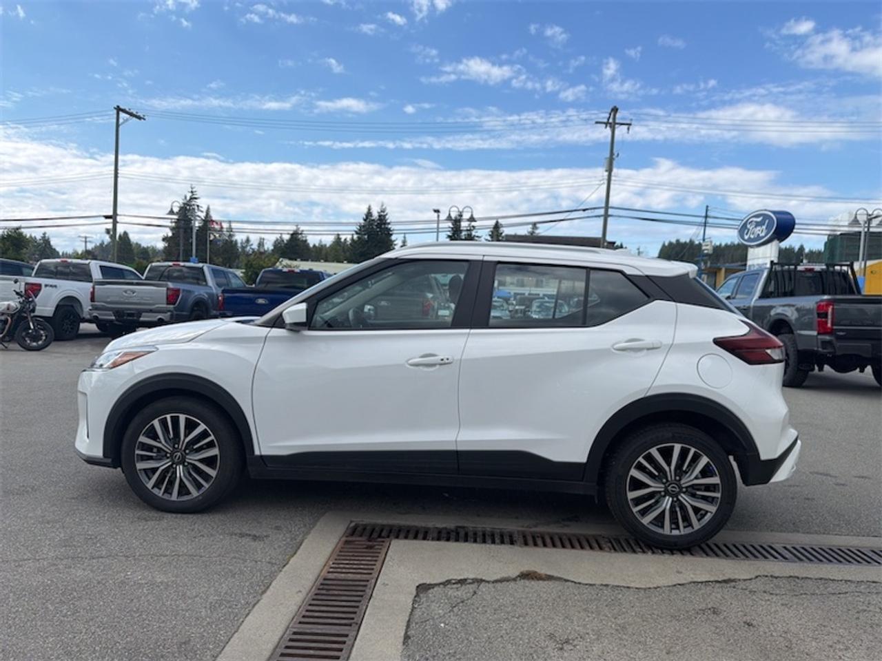 2025 Nissan Kicks Play SV  - Heated Seats -  Apple CarPlay Photo1