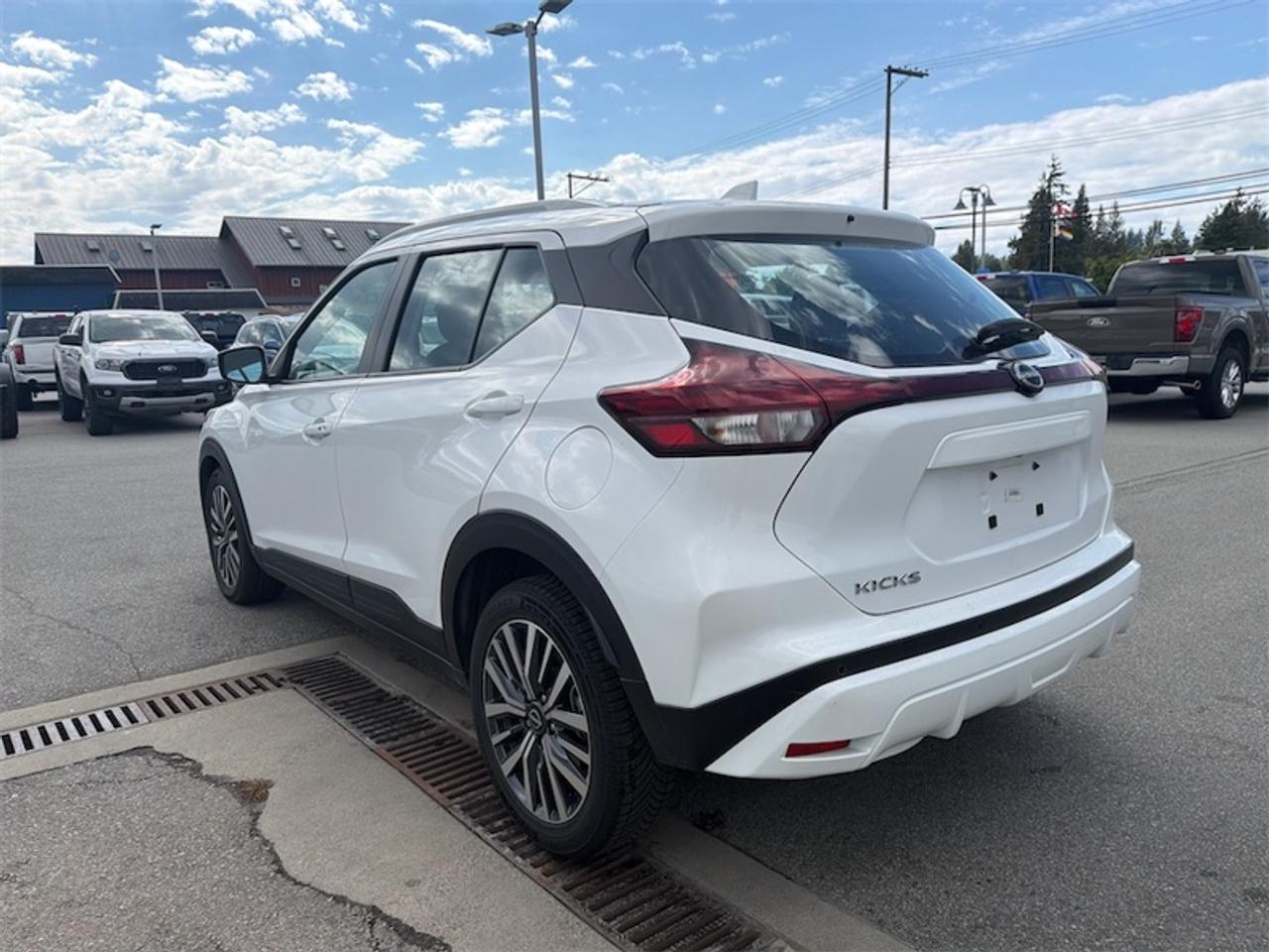2025 Nissan Kicks Play SV  - Heated Seats -  Apple CarPlay Photo2
