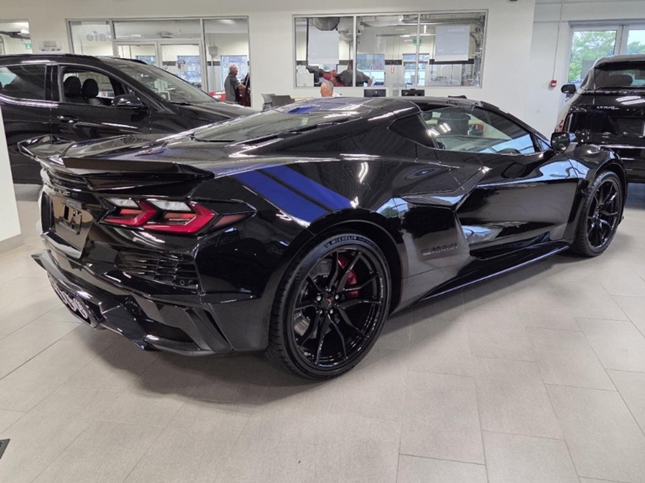 2027 Chevrolet Corvette Grand Sport Coupe 2LT  OVER 15K IN OPTIONS! Photo3