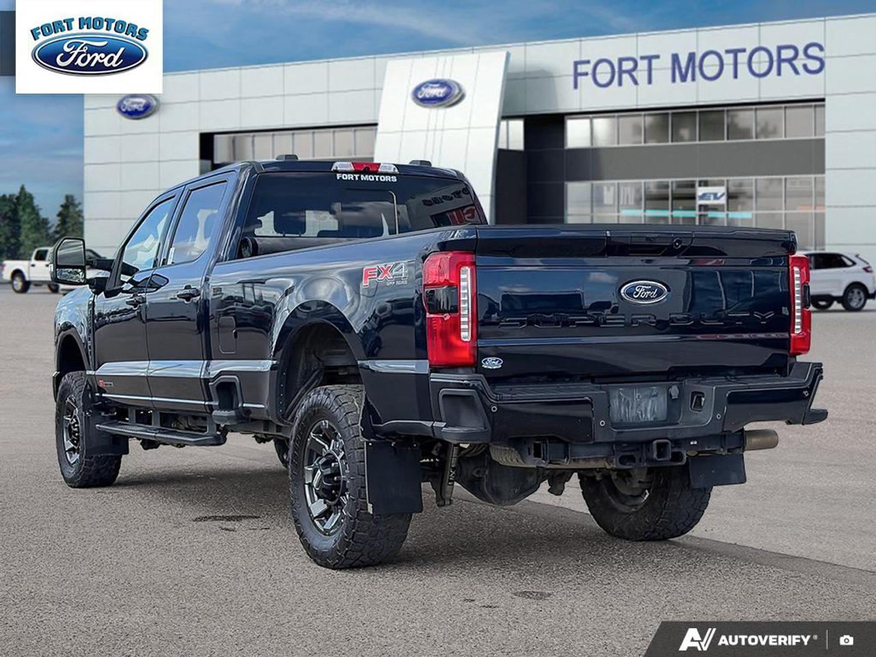 2023 Ford SUPER DUTY F-350 SRW Lariat Photo3