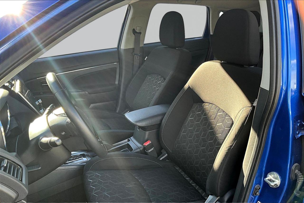 2024 Mitsubishi RVR SE | Backup Cam | Blind Spot | Keyless Start | AWD Photo