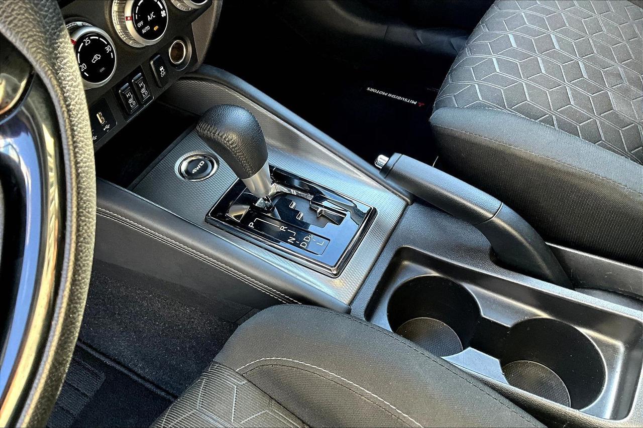 2024 Mitsubishi RVR SE | Backup Cam | Blind Spot | Keyless Start | AWD Photo