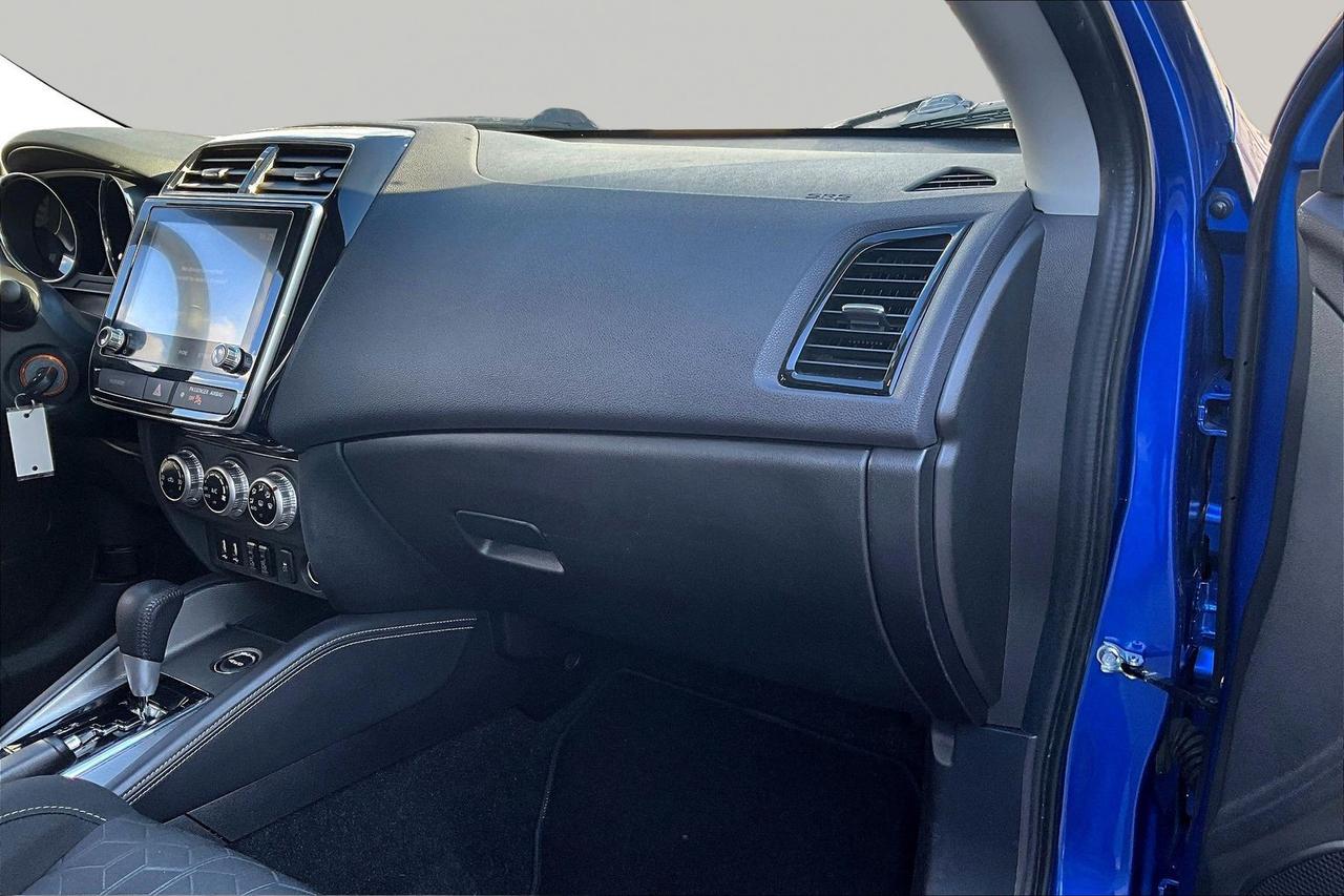 2024 Mitsubishi RVR SE | Backup Cam | Blind Spot | Keyless Start | AWD Photo