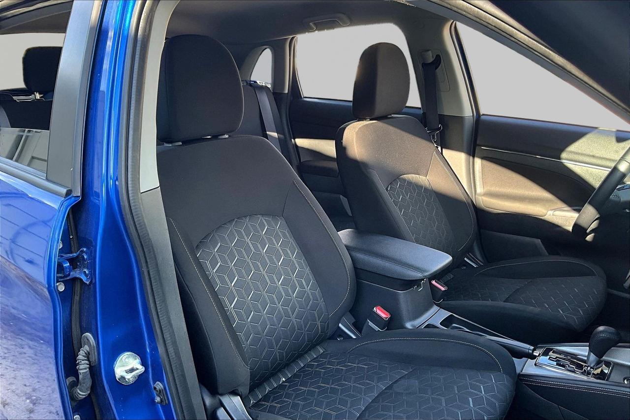 2024 Mitsubishi RVR SE | Backup Cam | Blind Spot | Keyless Start | AWD Photo