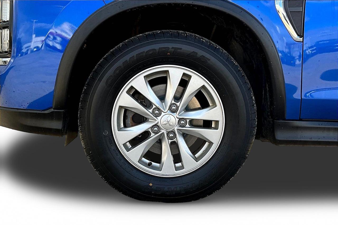 2024 Mitsubishi RVR SE | Backup Cam | Blind Spot | Keyless Start | AWD Photo