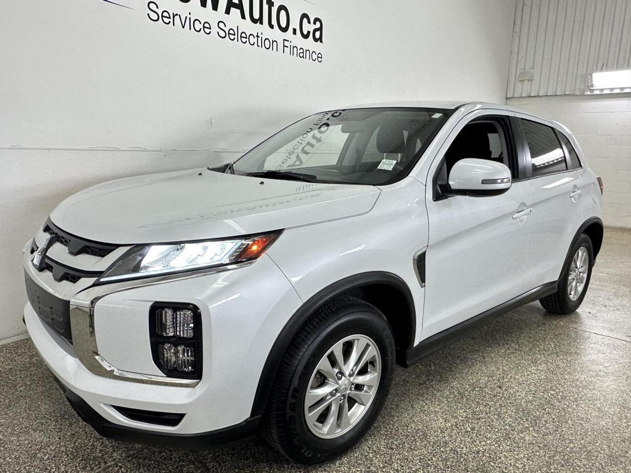 2023 Mitsubishi RVR SE/4WD/44KM/OFF 1 OWNER LEASE! Photo1