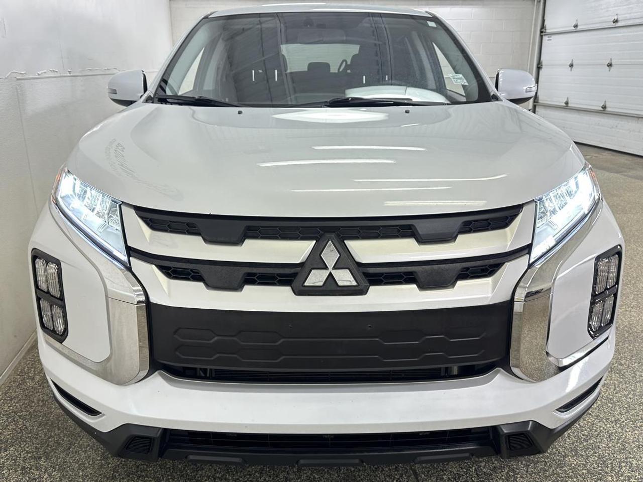 2023 Mitsubishi RVR SE/4WD/44KM/OFF 1 OWNER LEASE! Photo