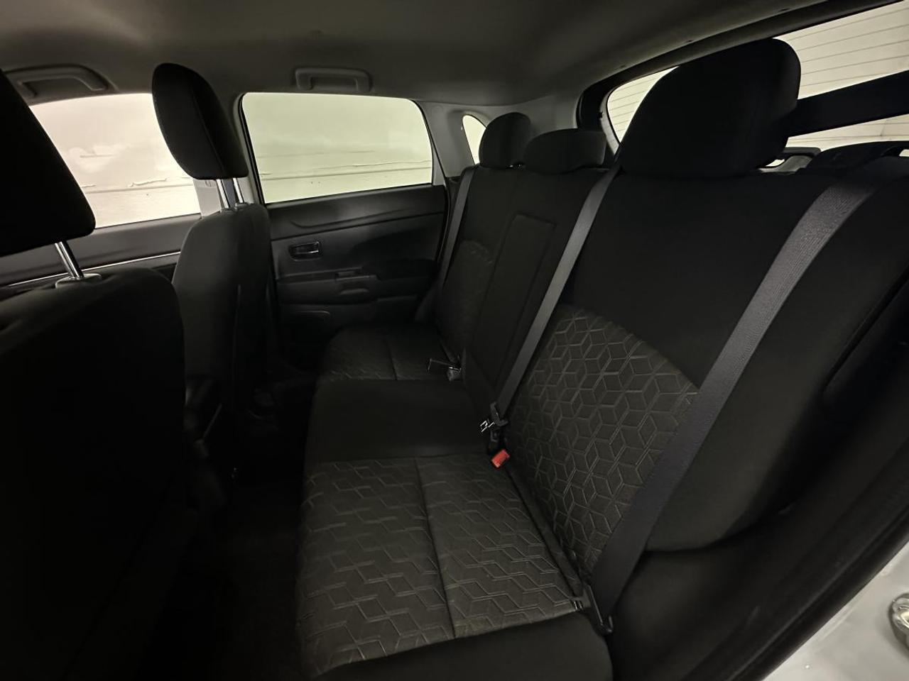 2023 Mitsubishi RVR SE/4WD/44KM/OFF 1 OWNER LEASE! Photo