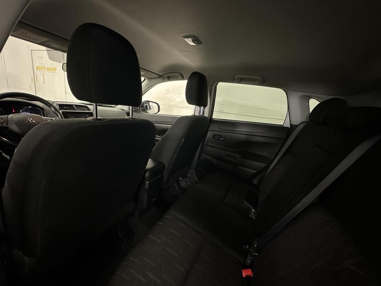 2023 Mitsubishi RVR SE/4WD/44KM/OFF 1 OWNER LEASE! Photo