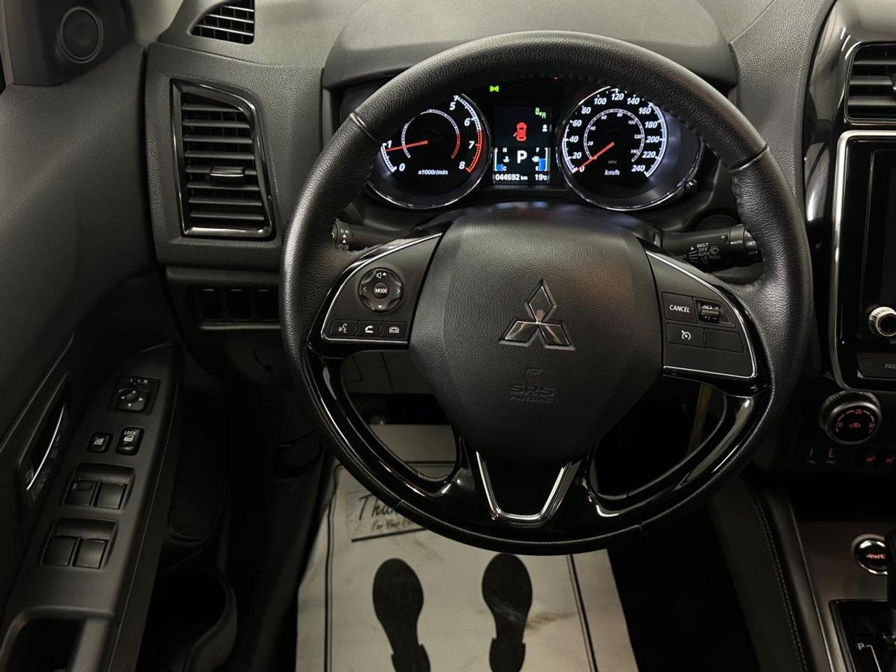 2023 Mitsubishi RVR SE/4WD/44KM/OFF 1 OWNER LEASE! Photo