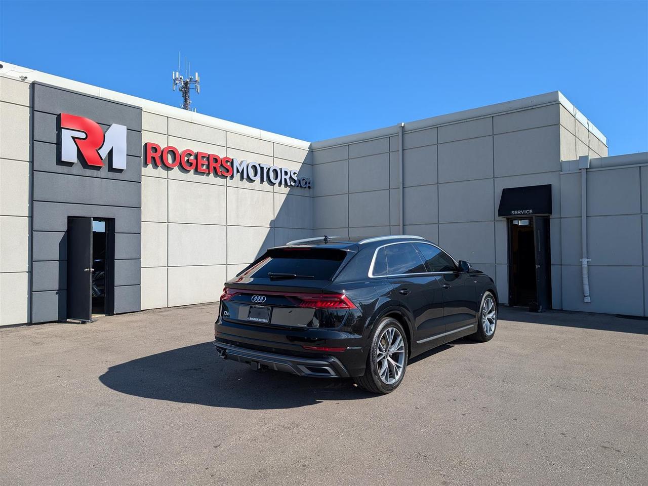 2022 Audi Q8 TECHNIK QTRO - PANO ROOF - NAVI - TECH FEATS Photo
