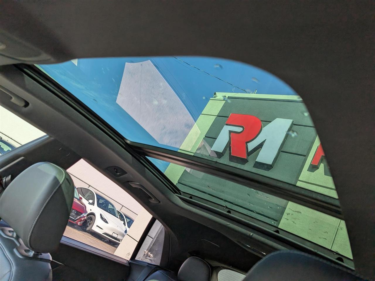 2022 Audi Q8 TECHNIK QTRO - PANO ROOF - NAVI - TECH FEATS Photo