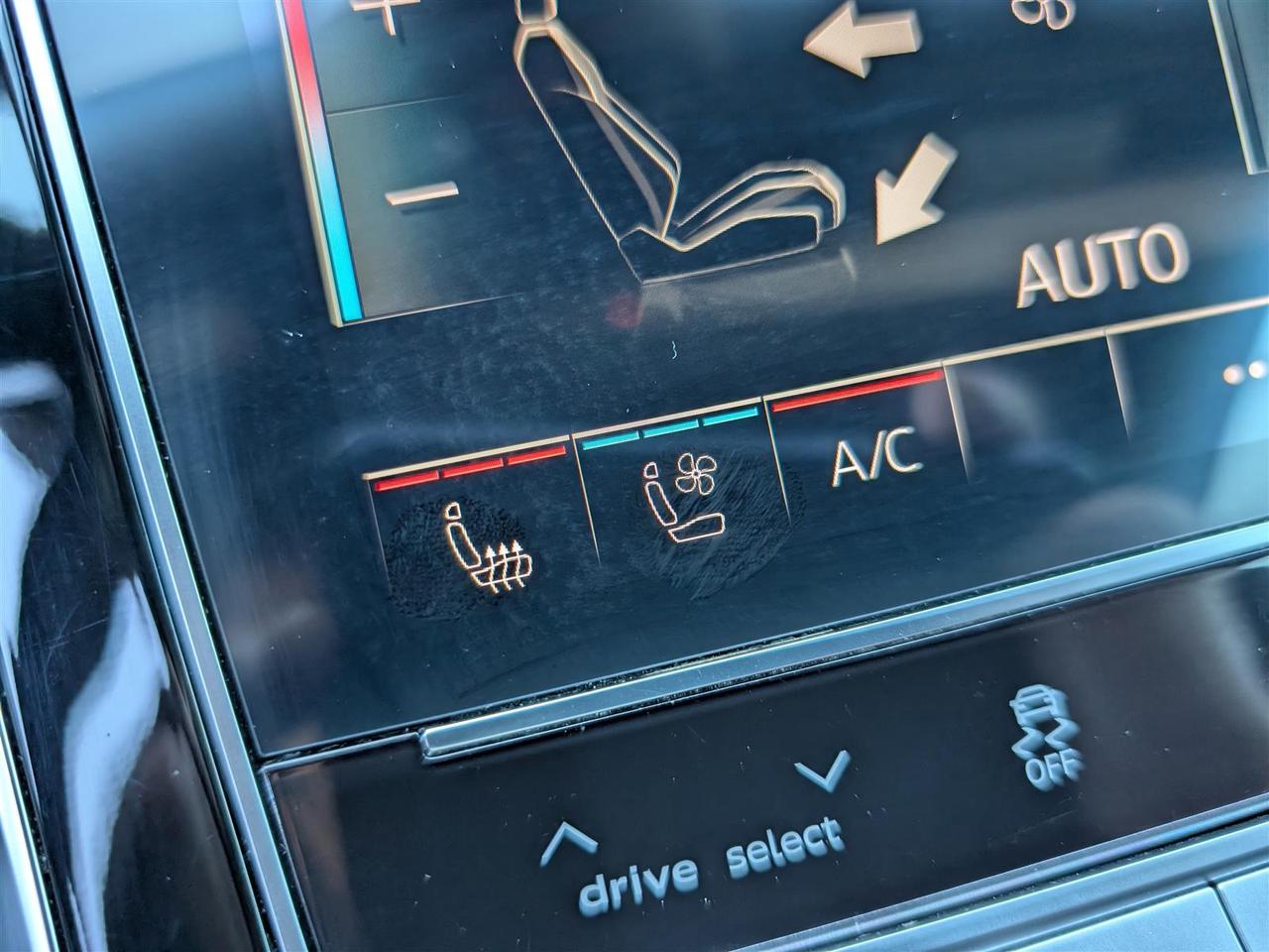 2022 Audi Q8 TECHNIK QTRO - PANO ROOF - NAVI - TECH FEATS Photo