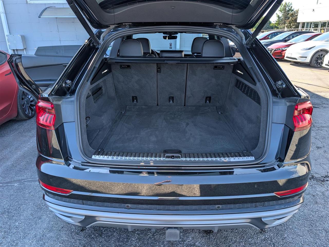 2022 Audi Q8 TECHNIK QTRO - PANO ROOF - NAVI - TECH FEATS Photo