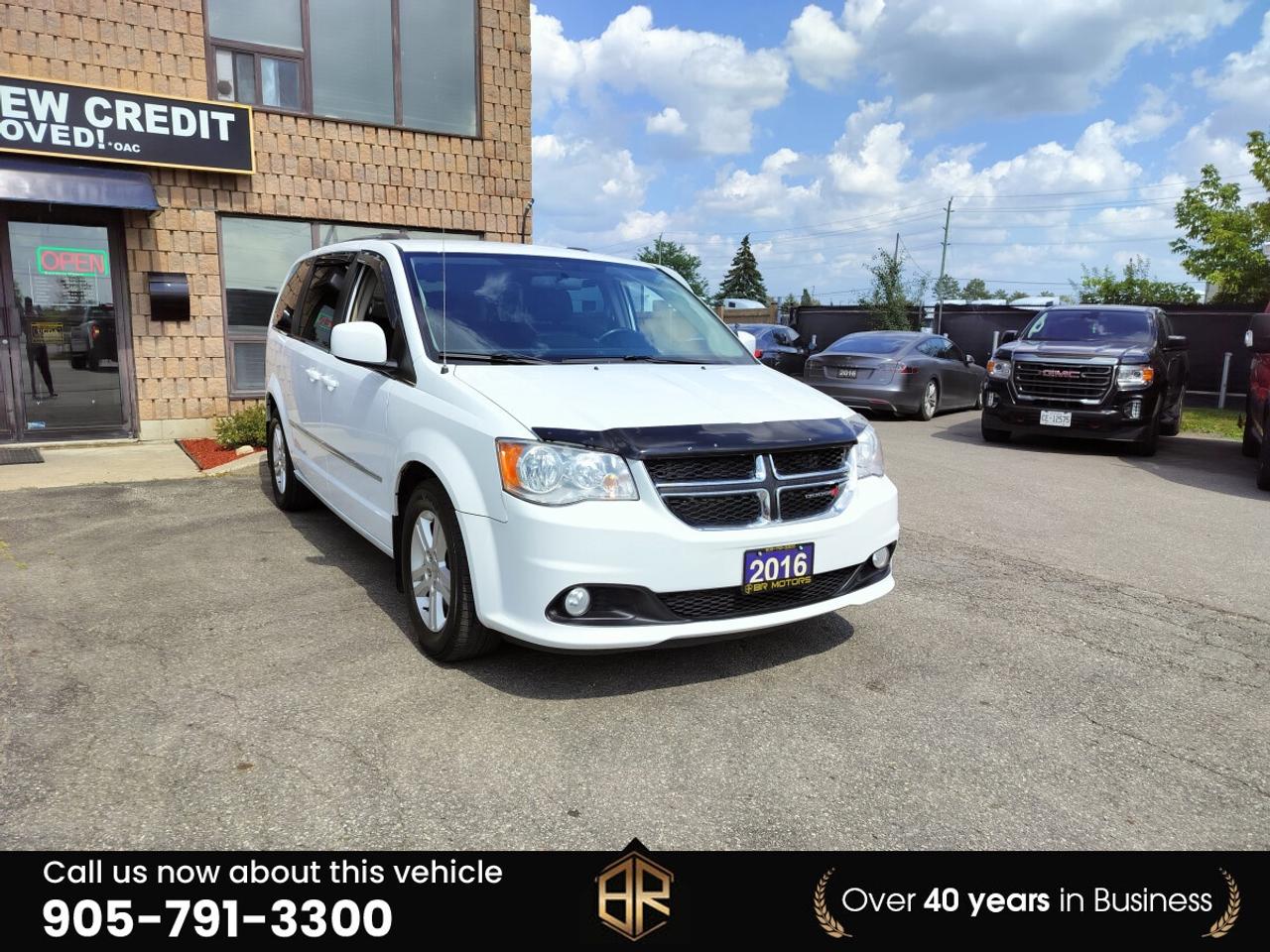 2016 Dodge Grand Caravan Crew | Stow and Go Photo2
