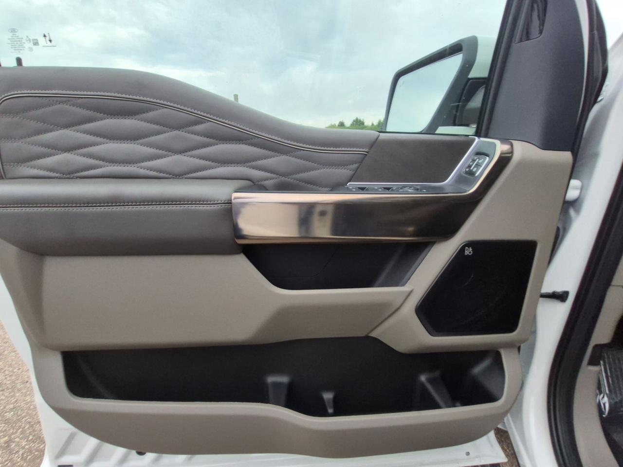 2026 Ford F-150 PLATINUM HYBRID!!! PANO ROOF, POWER RUNNING BOARDS Photo