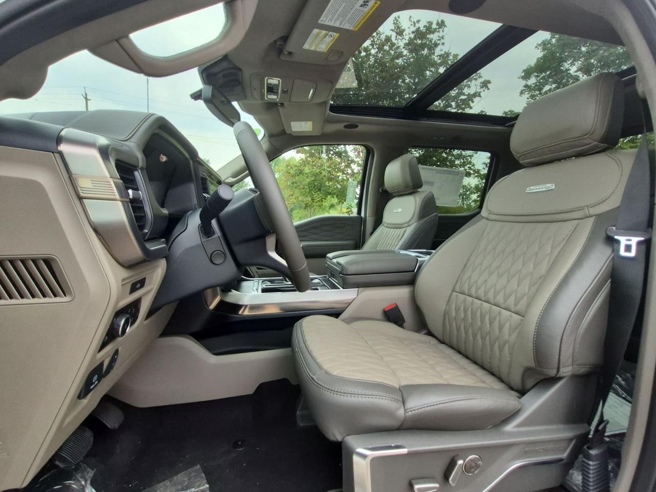 2026 Ford F-150 PLATINUM HYBRID!!! PANO ROOF, POWER RUNNING BOARDS Photo