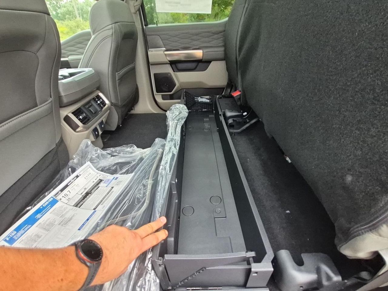2026 Ford F-150 PLATINUM HYBRID!!! PANO ROOF, POWER RUNNING BOARDS Photo