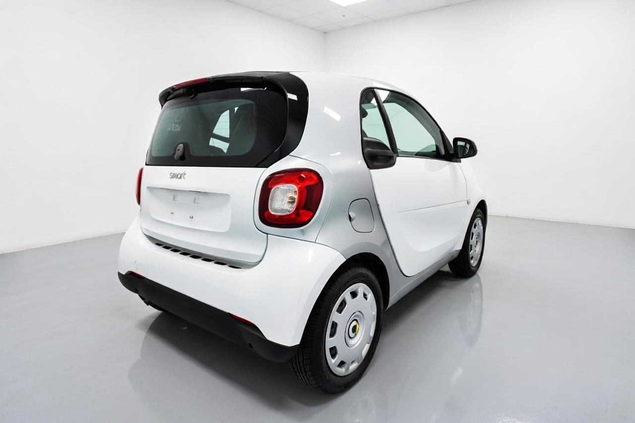 2016 Smart fortwo LOW KM.SERVICE  RECORDS.0 CLAIM,NEW TIRS ON IT Photo