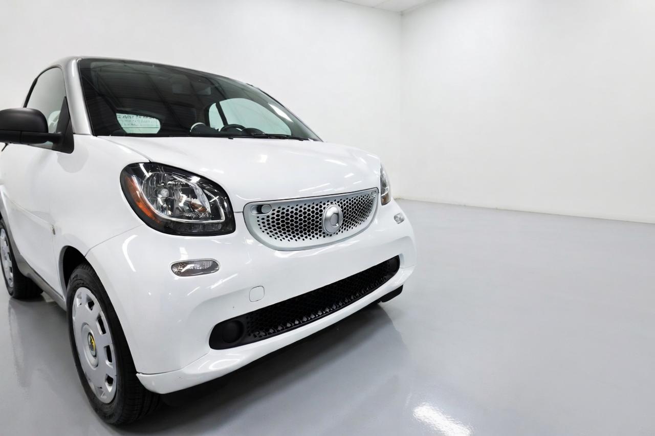 2016 Smart fortwo LOW KM.SERVICE  RECORDS.0 CLAIM,NEW TIRS ON IT Photo