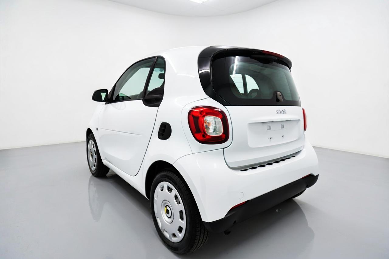 2016 Smart fortwo LOW KM.SERVICE  RECORDS.0 CLAIM,NEW TIRS ON IT Photo3