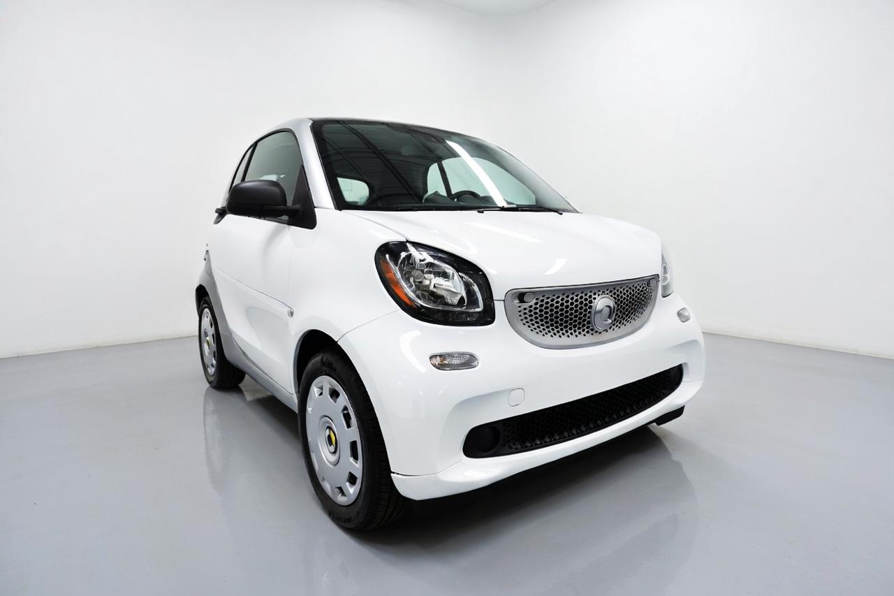 White 2016 smart fortwo Hatchback Automatic