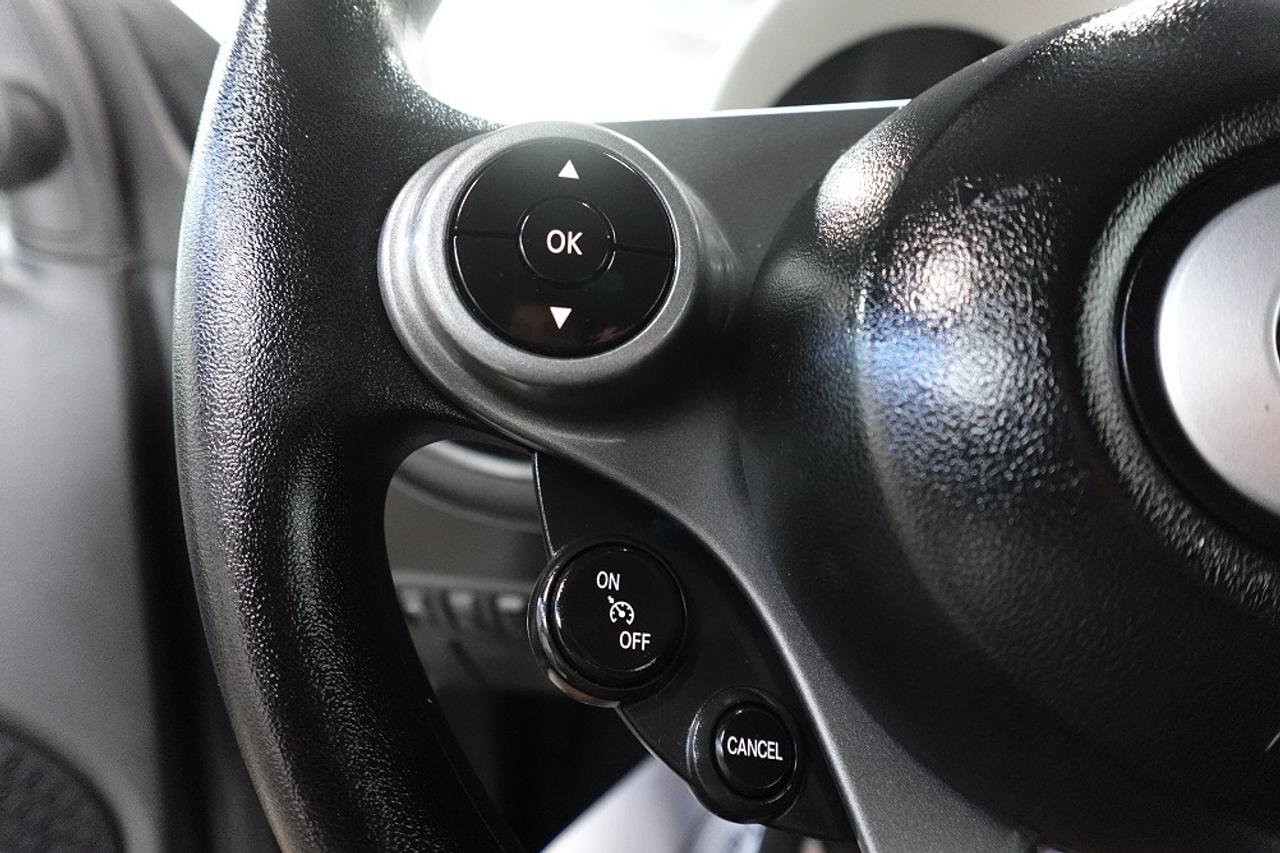 2016 Smart fortwo LOW KM.SERVICE  RECORDS.0 CLAIM,NEW TIRS ON IT Photo