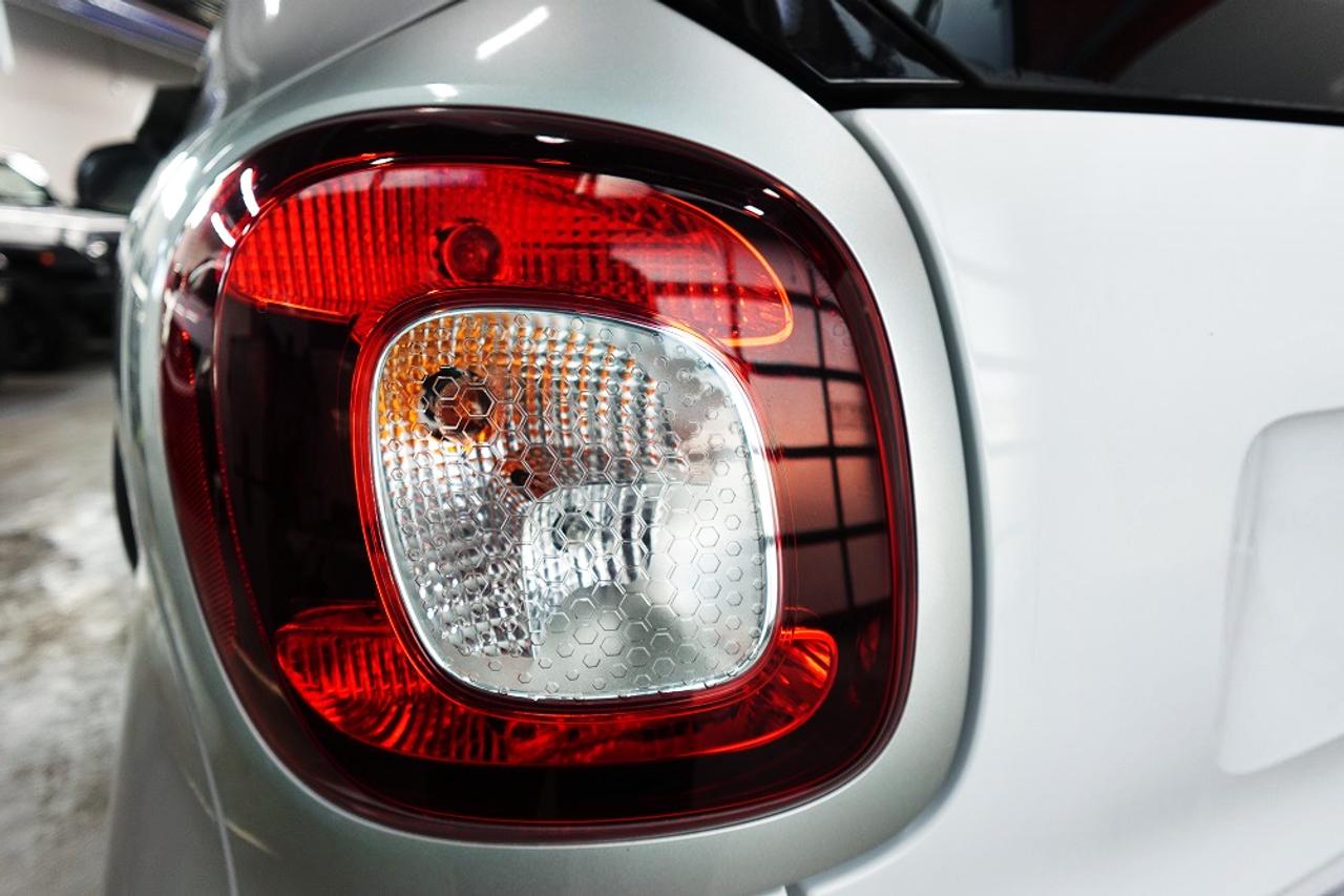 2016 Smart fortwo LOW KM.SERVICE  RECORDS.0 CLAIM,NEW TIRS ON IT Photo