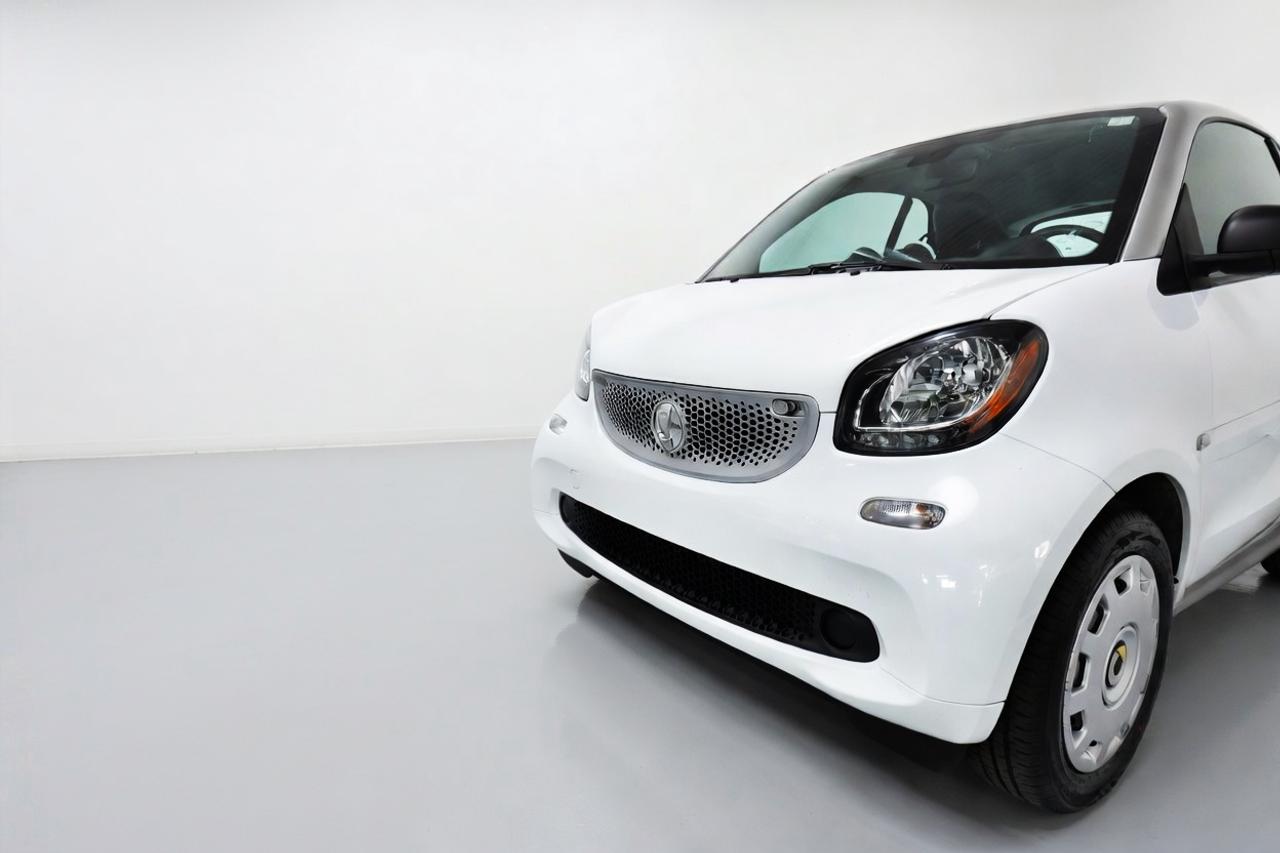 2016 Smart fortwo LOW KM.SERVICE  RECORDS.0 CLAIM,NEW TIRS ON IT Photo