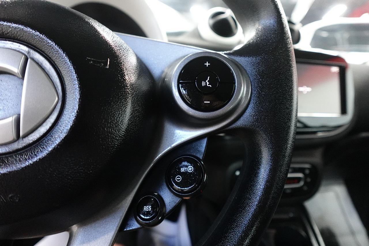 2016 Smart fortwo LOW KM.SERVICE  RECORDS.0 CLAIM,NEW TIRS ON IT Photo