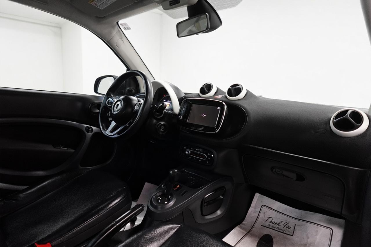 2016 Smart fortwo LOW KM.SERVICE  RECORDS.0 CLAIM,NEW TIRS ON IT Photo