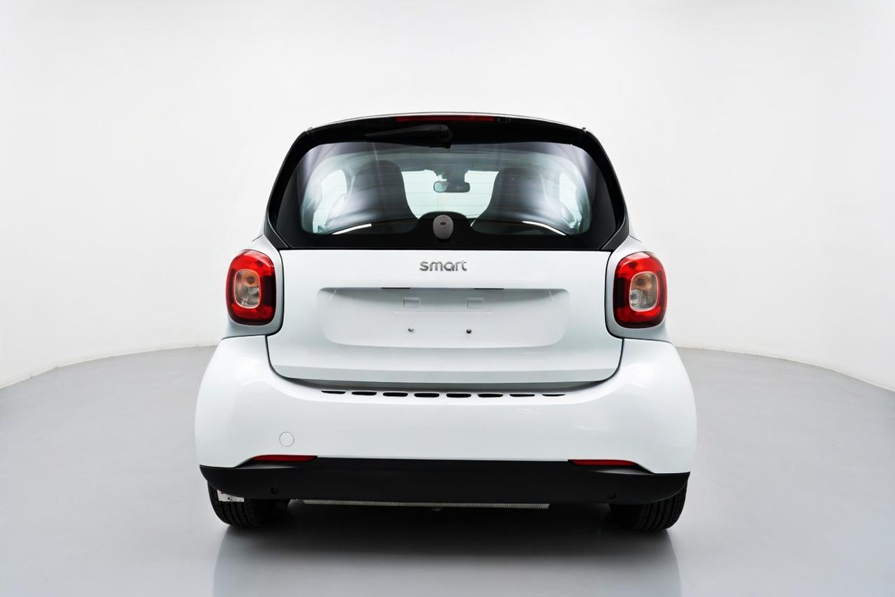 2016 Smart fortwo LOW KM.SERVICE  RECORDS.0 CLAIM,NEW TIRS ON IT Photo4