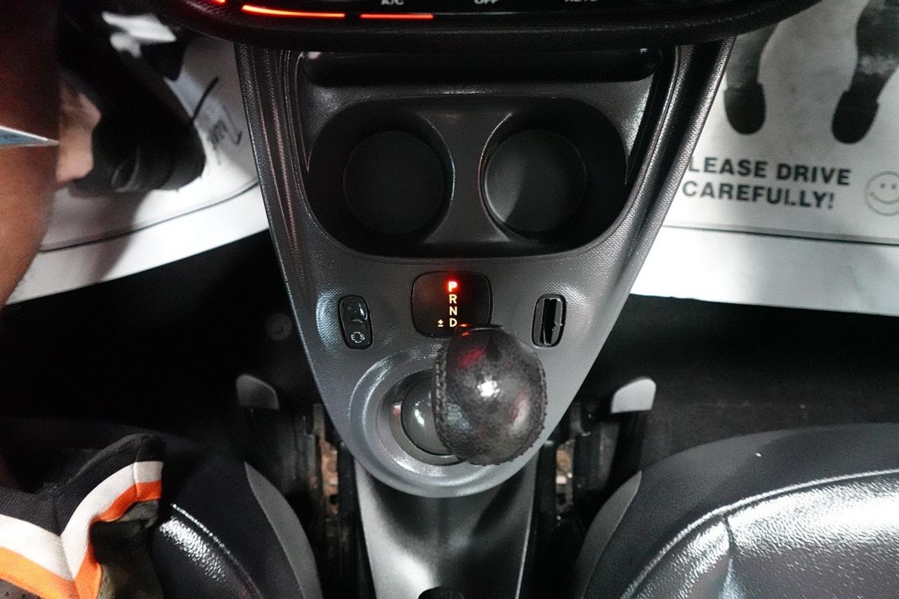 2016 Smart fortwo LOW KM.SERVICE  RECORDS.0 CLAIM,NEW TIRS ON IT Photo