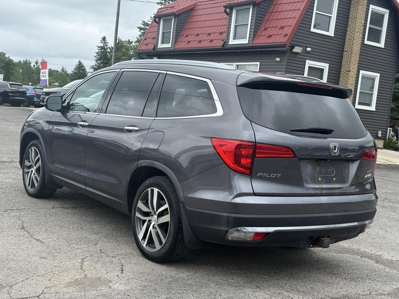 2017 Honda Pilot 4WD 4dr Touring Photo3