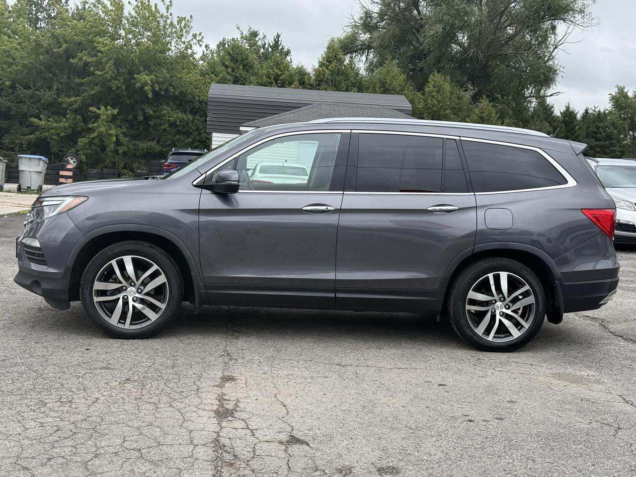 2017 Honda Pilot 4WD 4dr Touring Photo4