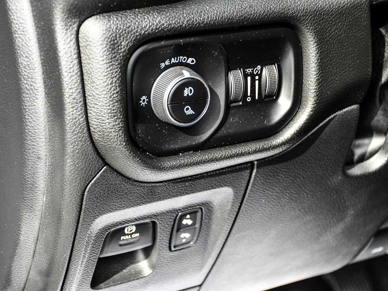 2025 RAM 1500 SPORT 4X4 CREW CAB 5'7" BOX Photo