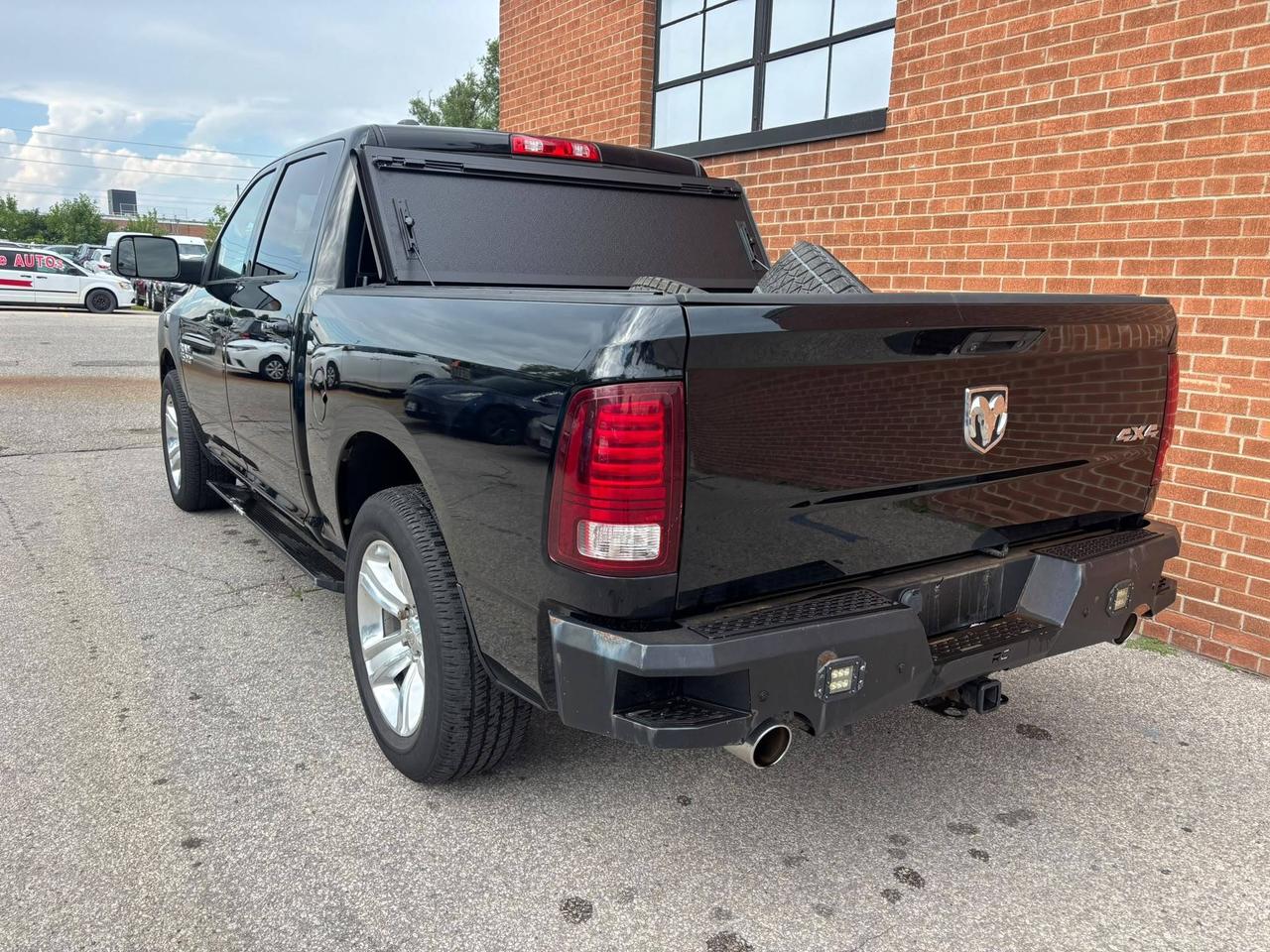 2014 RAM 1500 4WD Crew Cab 140.5" Sport Photo