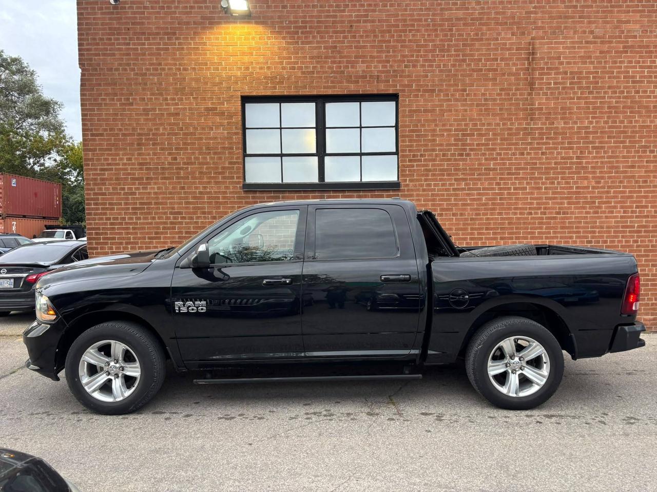 2014 RAM 1500 4WD Crew Cab 140.5" Sport Photo1